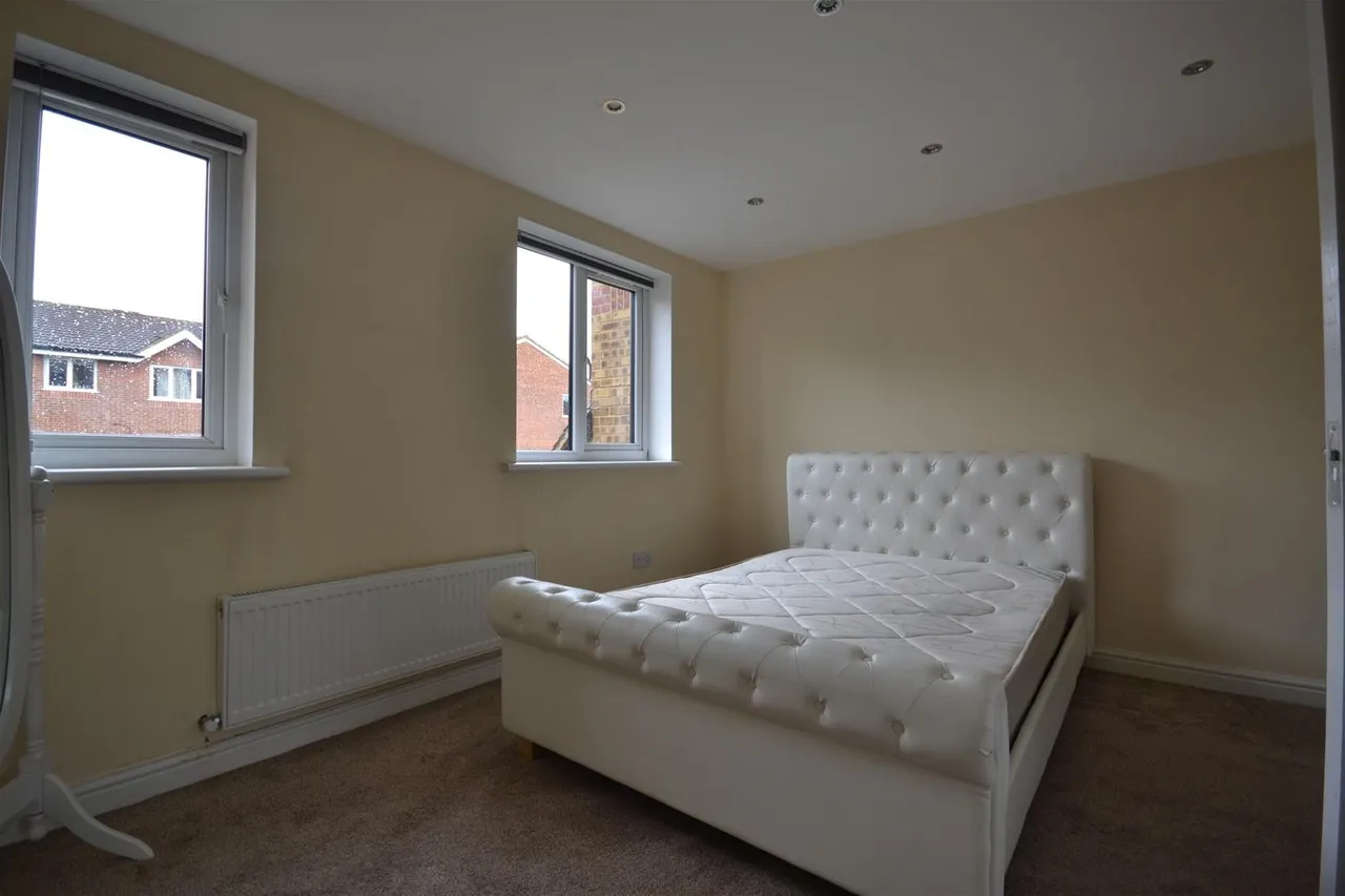 Green Pond Close, London, Greater London E17 6EF, photo 7