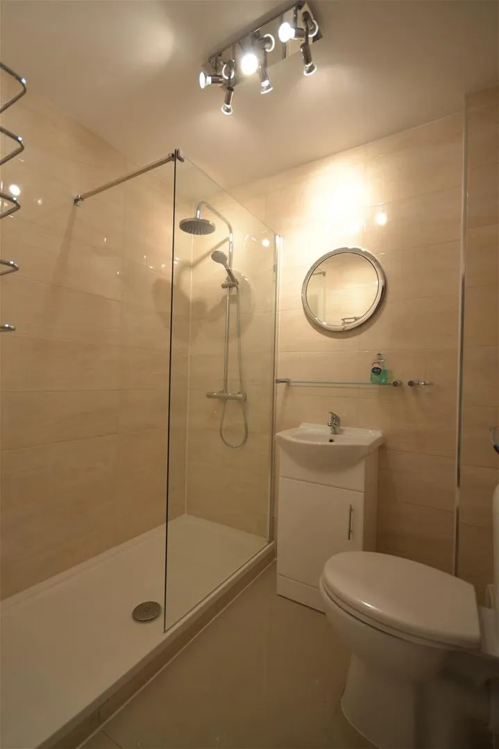 Green Pond Close, London, Greater London E17 6EF, photo 6
