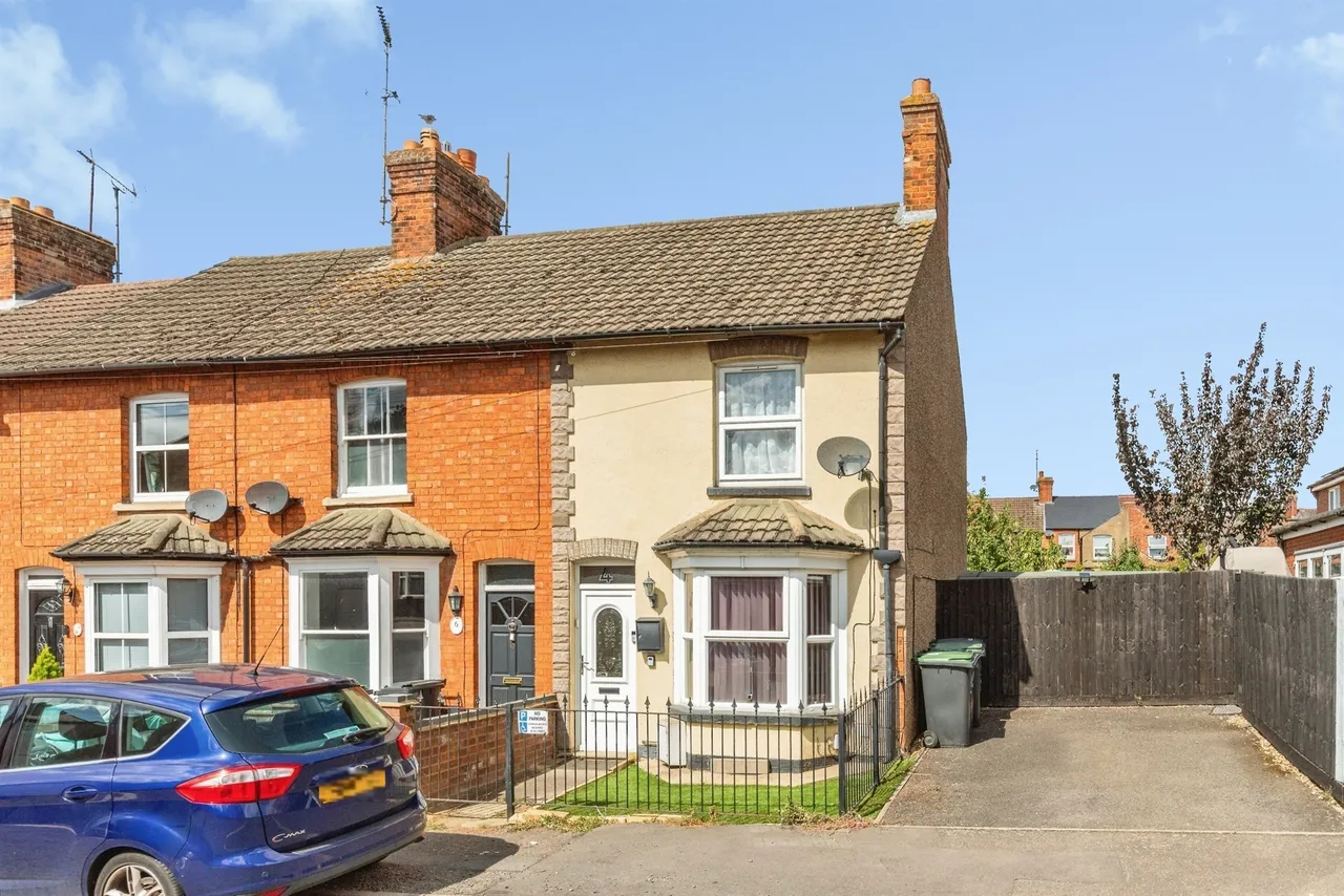 3 bed house for sale — Pratt Road, Rushden