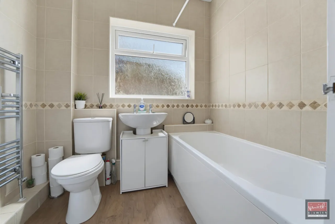 Woodthorpe Road, Ashford, photo 10