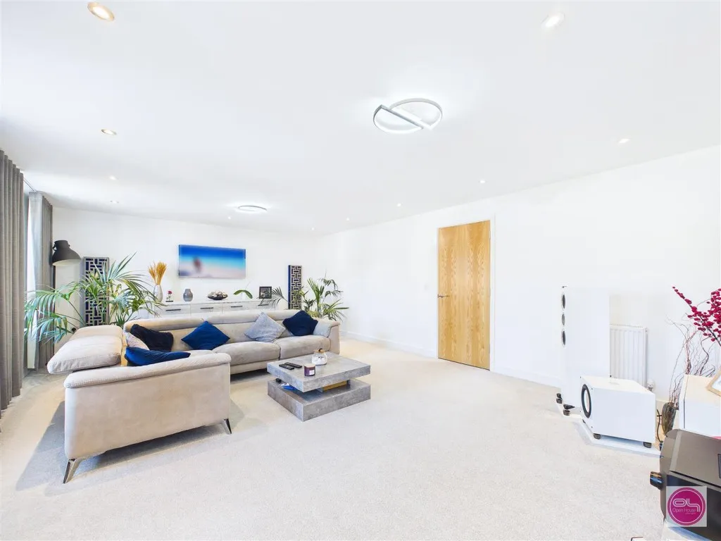 Claymills Close, Burton-On-Trent, DE15, photo 17