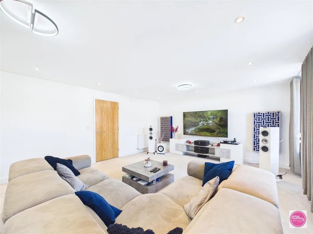 Claymills Close, Burton-On-Trent, DE15, photo 18