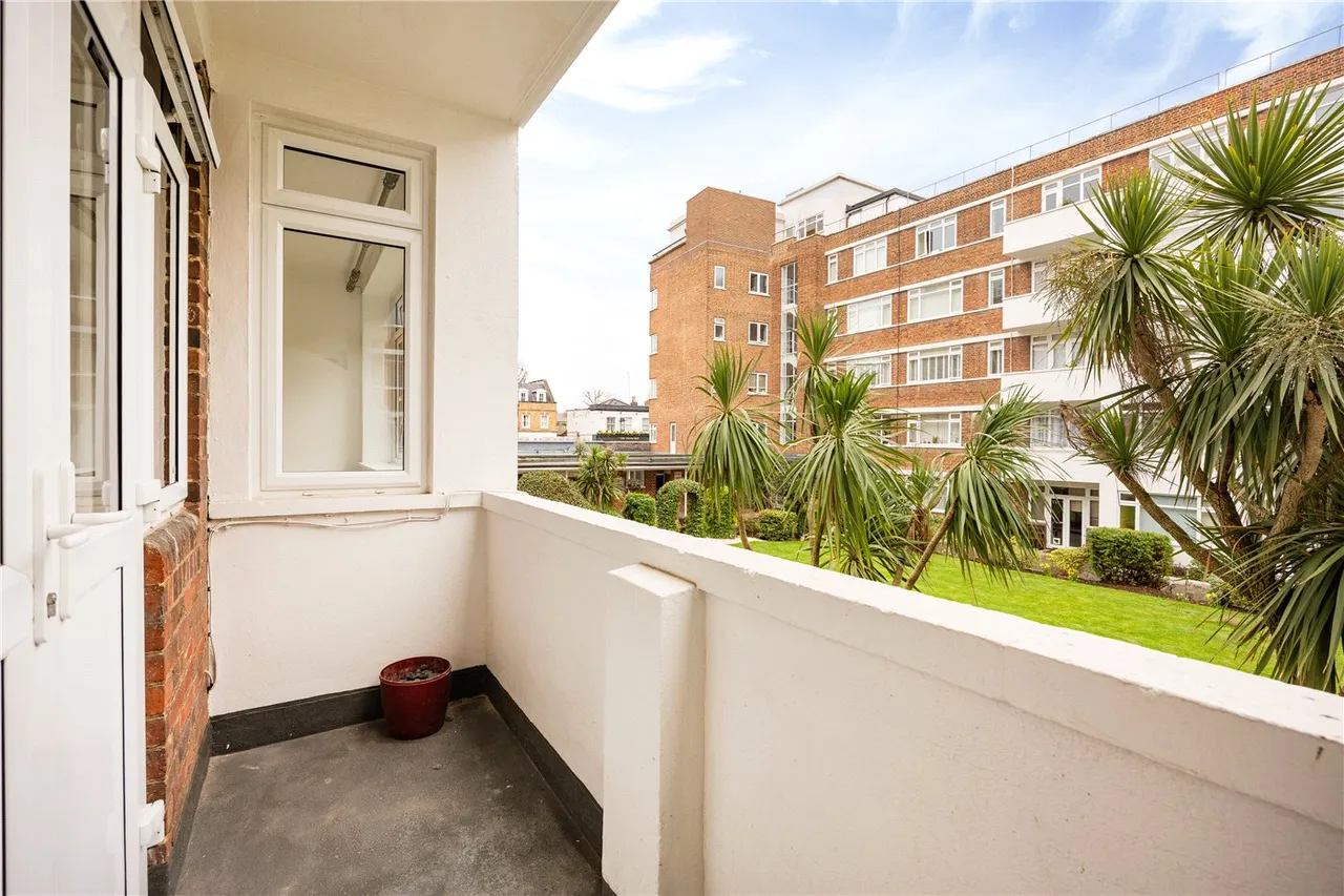 Upper Richmond Road, London, SW15, photo 4