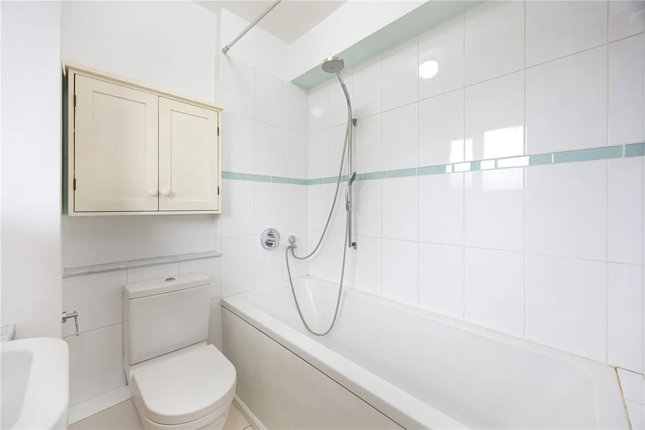 Upper Richmond Road, London, SW15, photo 5