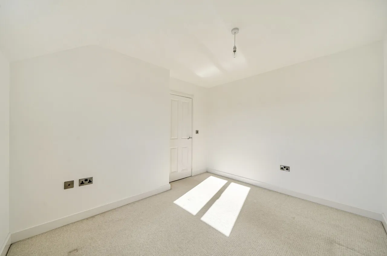 Brynmor Close, Newtown, photo 10