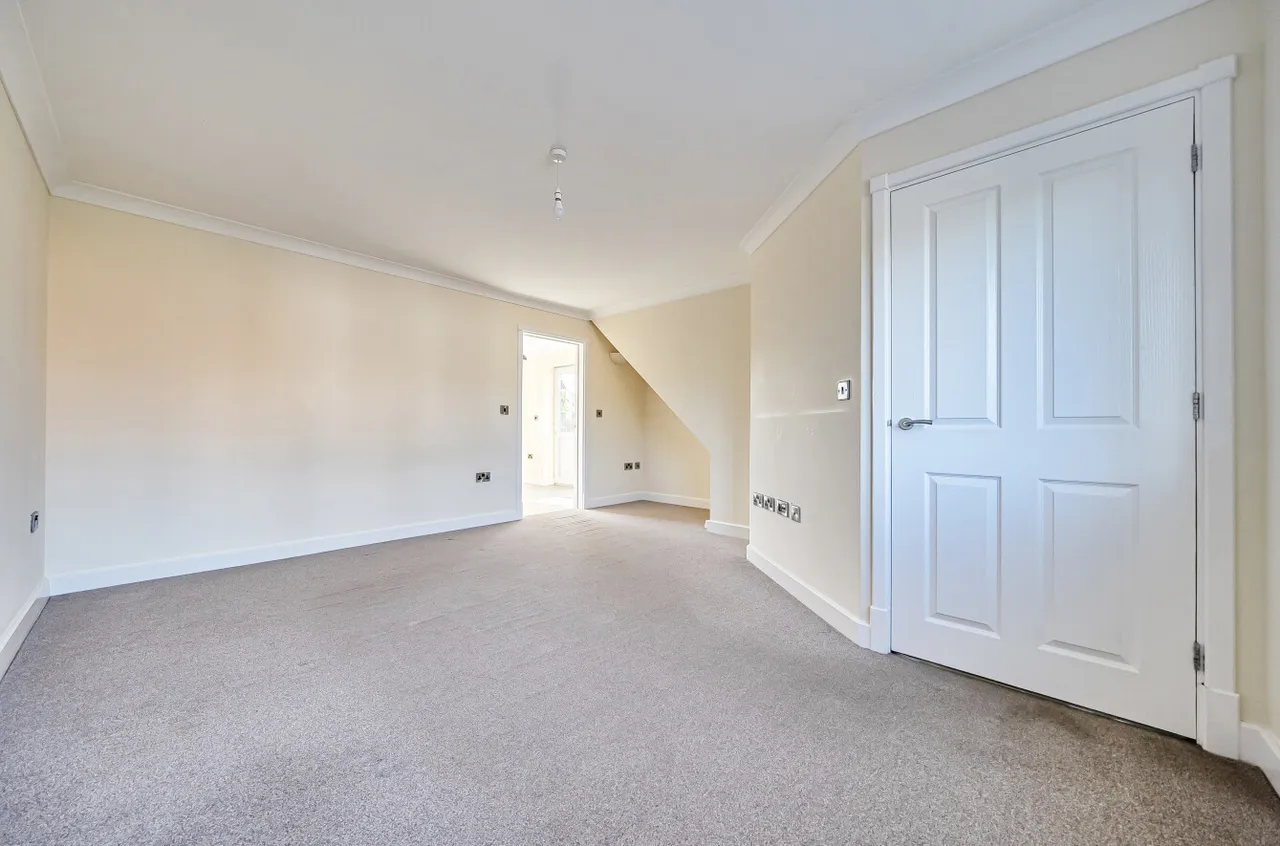 Brynmor Close, Newtown, photo 6