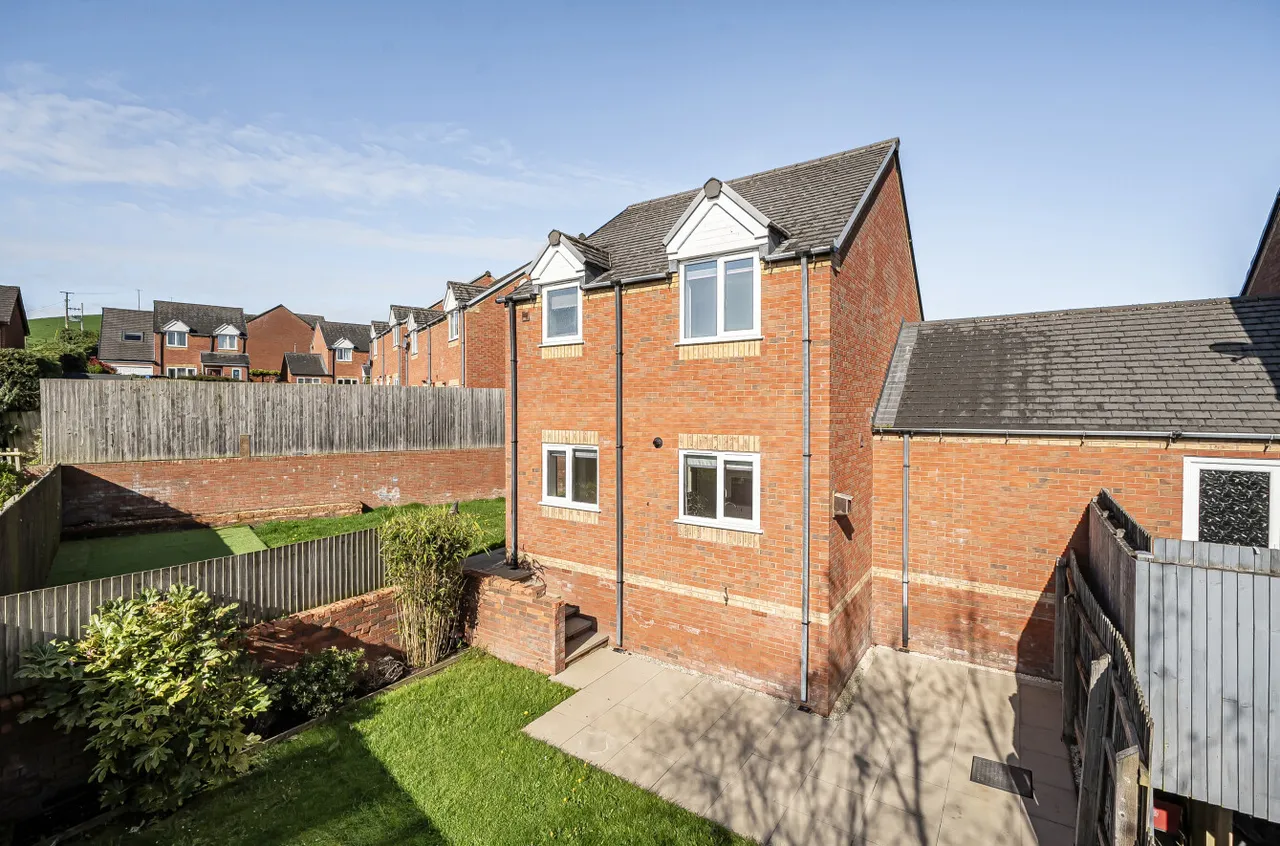 Brynmor Close, Newtown, photo 22