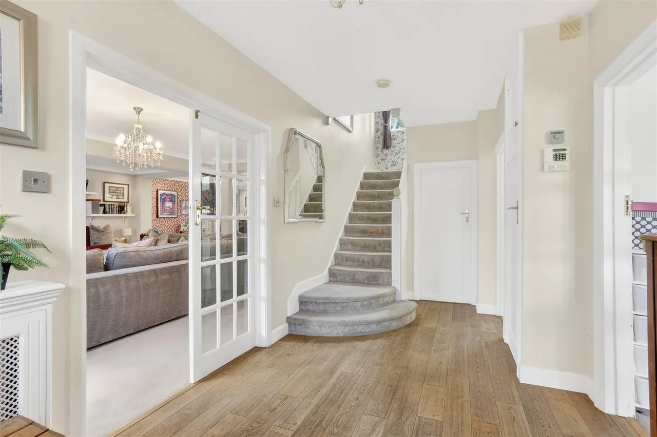 Golf Side, South Cheam, SM2 7EZ, photo 39