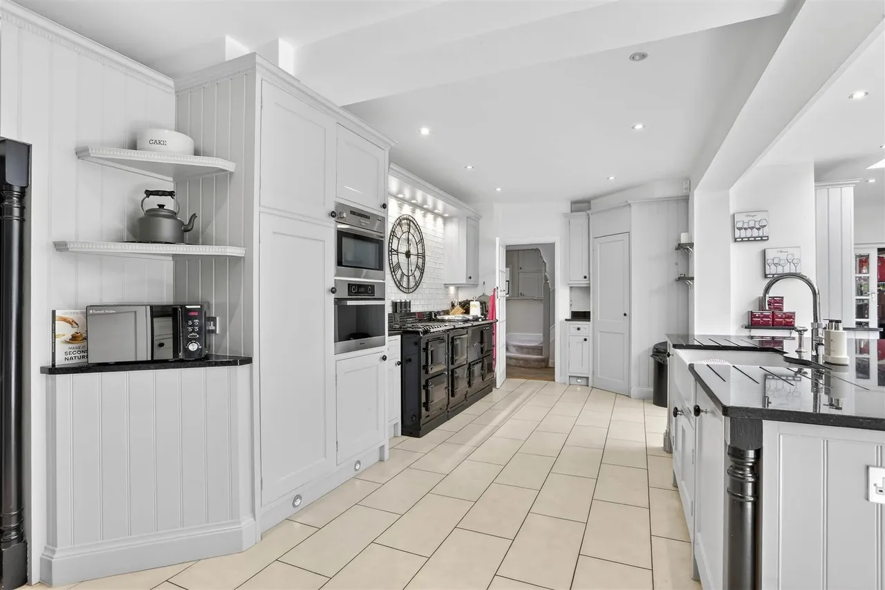 Golf Side, South Cheam, SM2 7EZ, photo 18