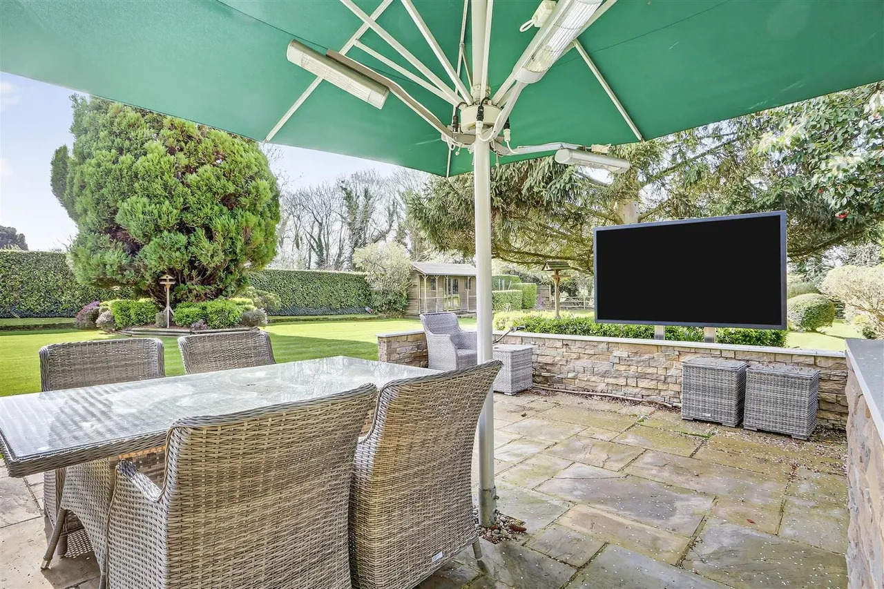 Golf Side, South Cheam, SM2 7EZ, photo 27