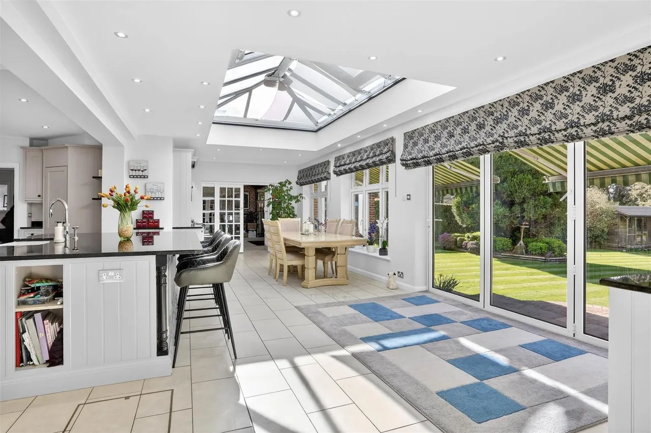 Golf Side, South Cheam, SM2 7EZ, photo 21