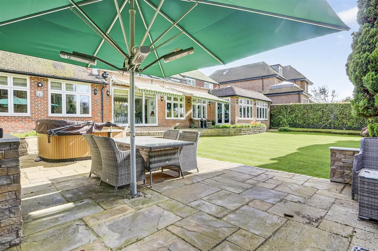 Golf Side, South Cheam, SM2 7EZ, photo 34