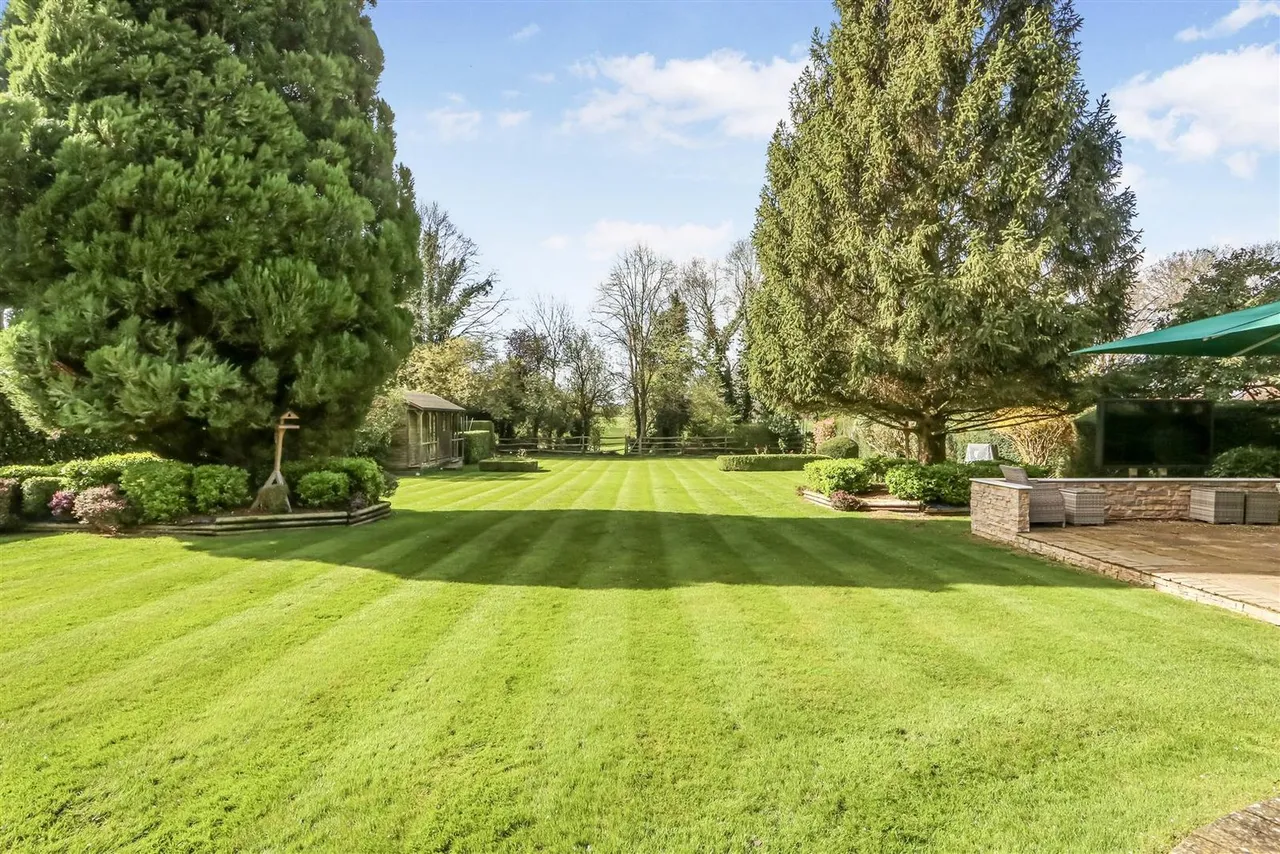 Golf Side, South Cheam, SM2 7EZ, photo 28