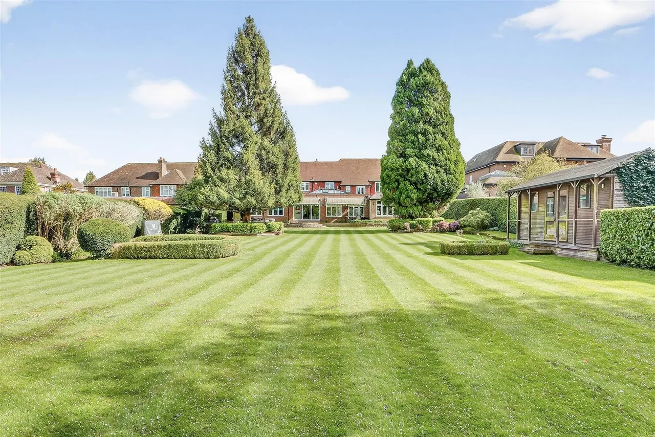 Golf Side, South Cheam, SM2 7EZ, photo 32