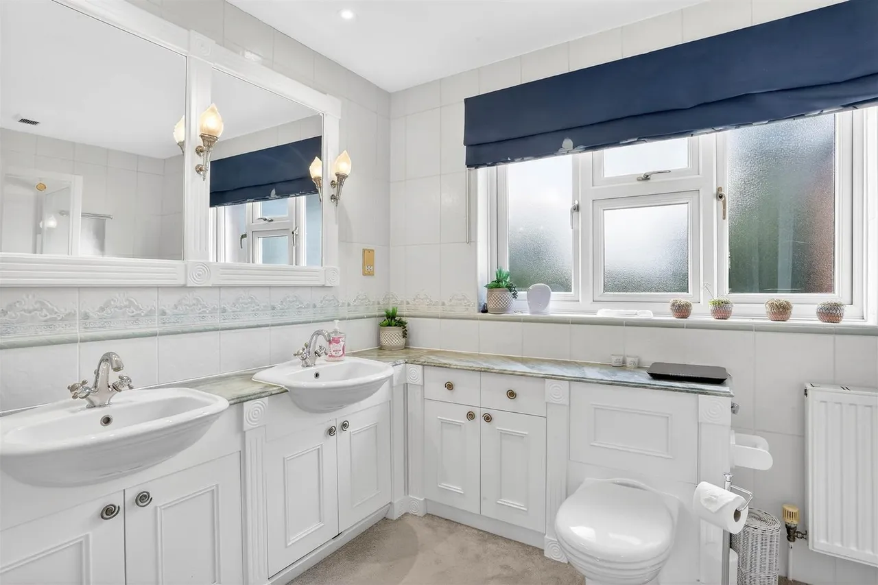 Golf Side, South Cheam, SM2 7EZ, photo 42