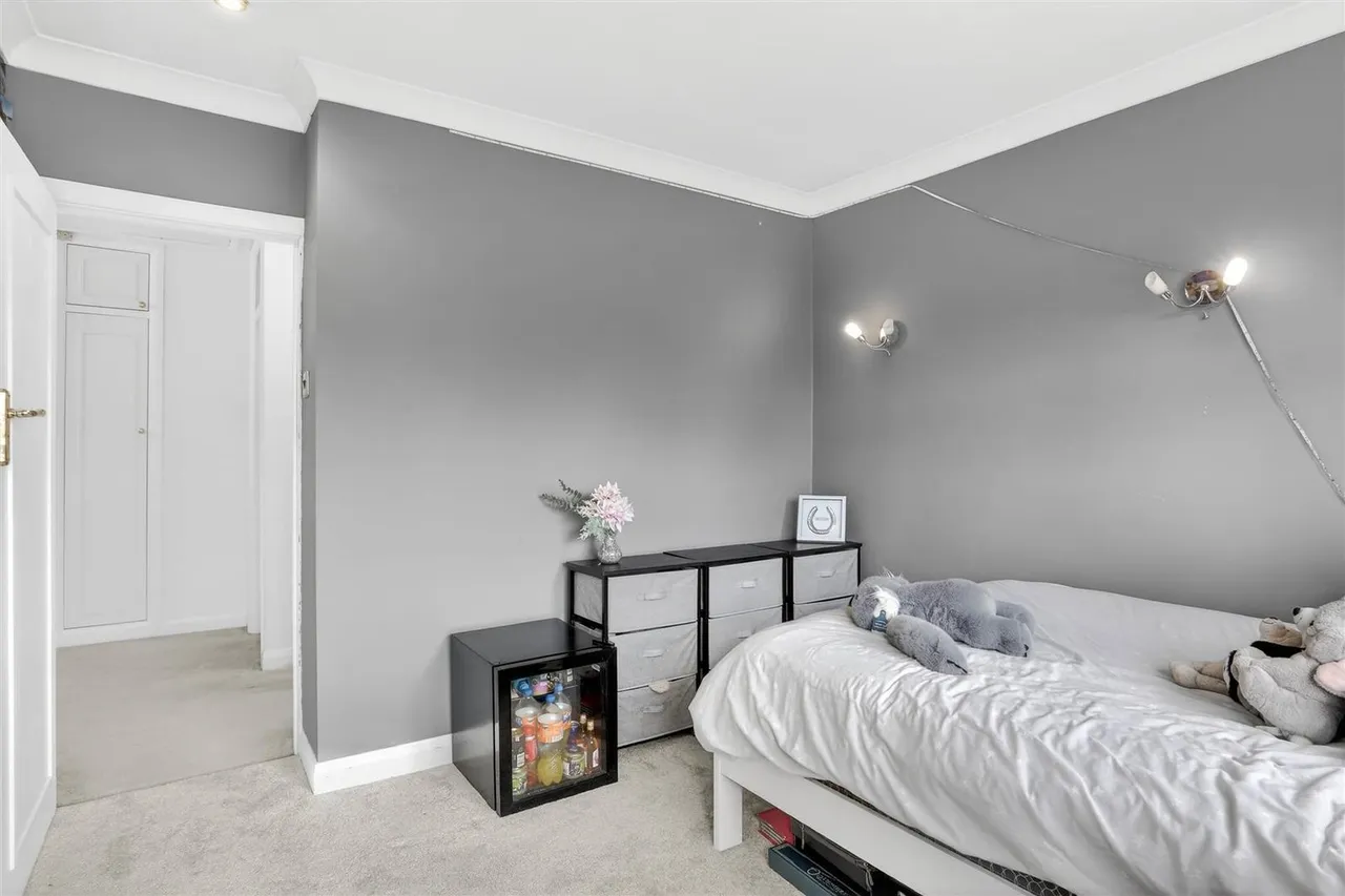 Golf Side, South Cheam, SM2 7EZ, photo 58