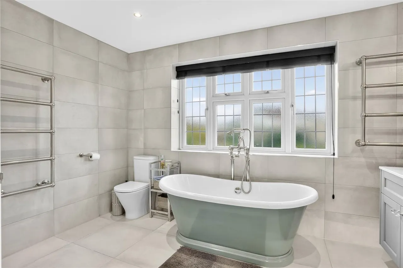 Golf Side, South Cheam, SM2 7EZ, photo 49
