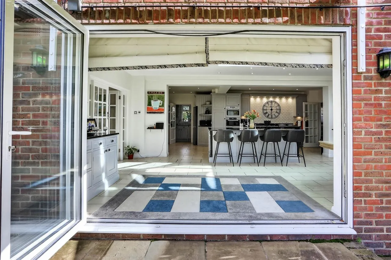 Golf Side, South Cheam, SM2 7EZ, photo 36