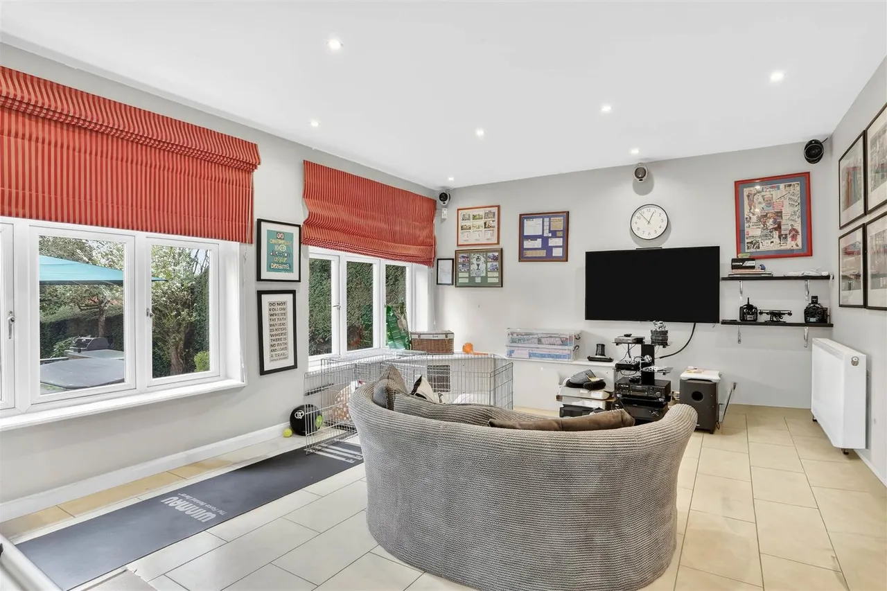 Golf Side, South Cheam, SM2 7EZ, photo 37