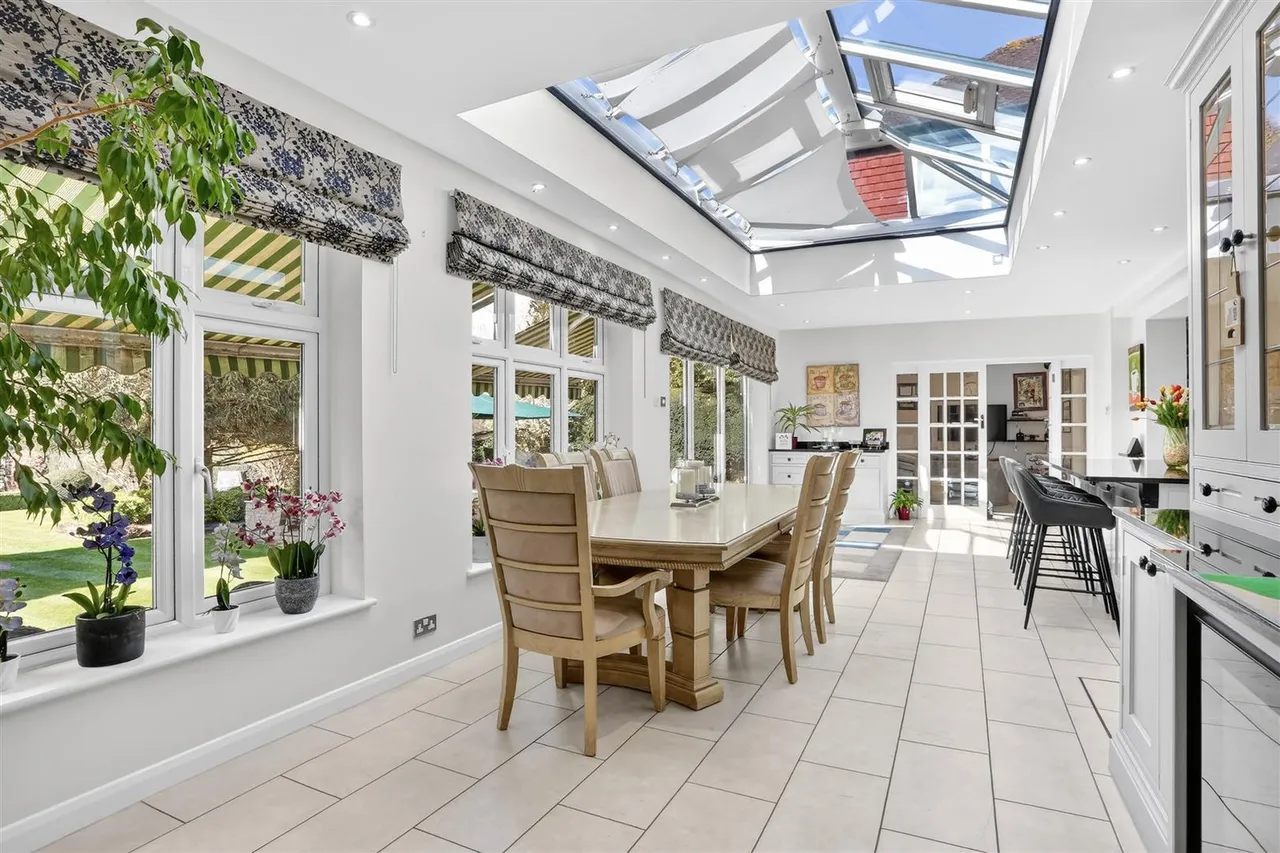 Golf Side, South Cheam, SM2 7EZ, photo 23