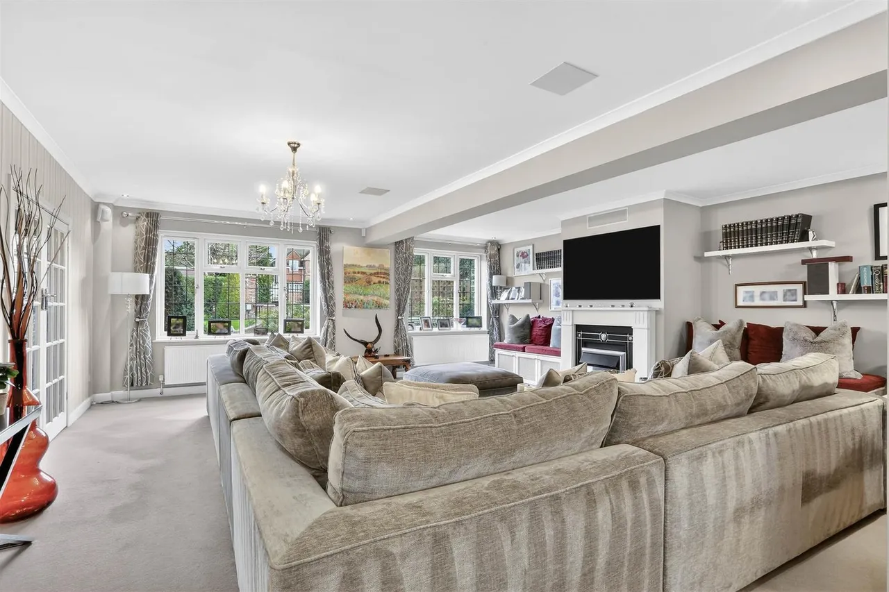 Golf Side, South Cheam, SM2 7EZ, photo 11