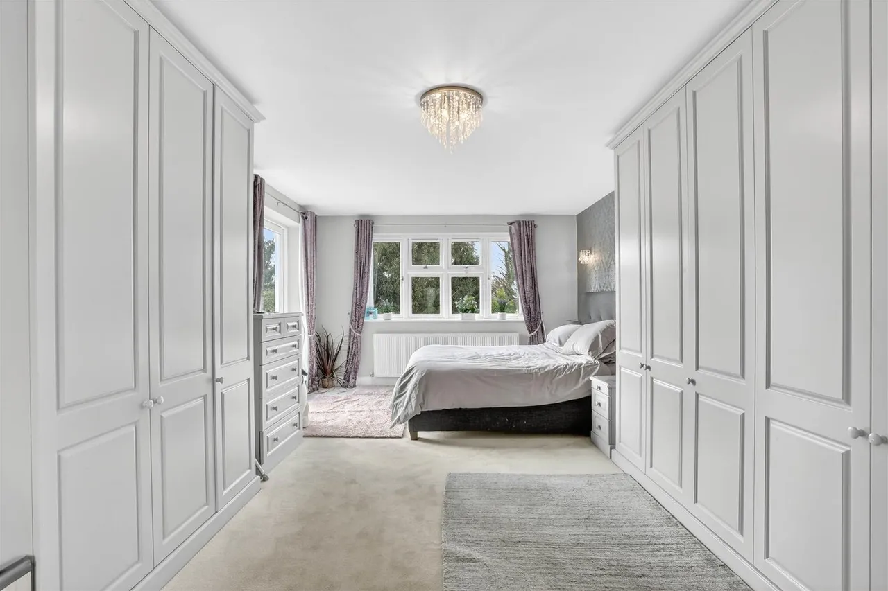Golf Side, South Cheam, SM2 7EZ, photo 43