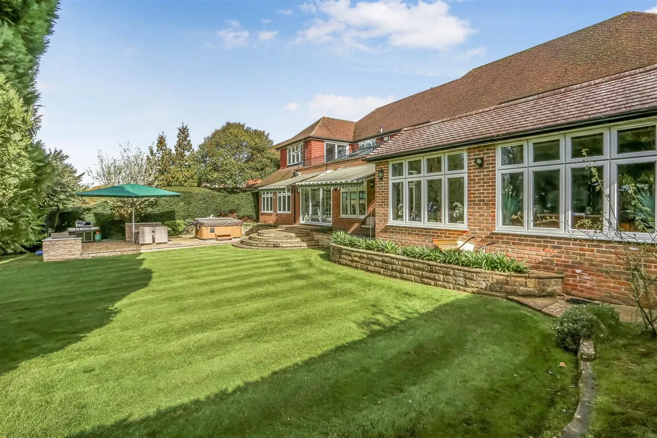 Golf Side, South Cheam, SM2 7EZ, photo 35