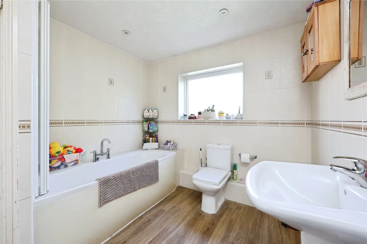 Alfred Road, Sandown, PO36, photo 7