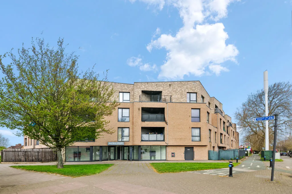 2 bed flat for sale — 178 Eastcote Lane, Harrow
