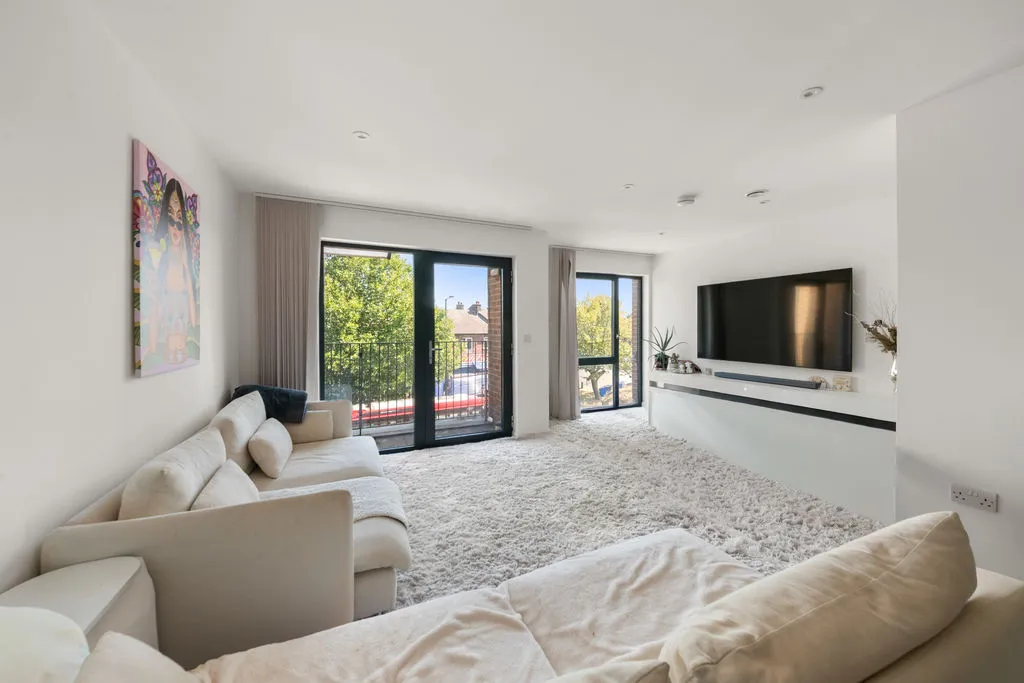 178 Eastcote Lane, Harrow, photo 3