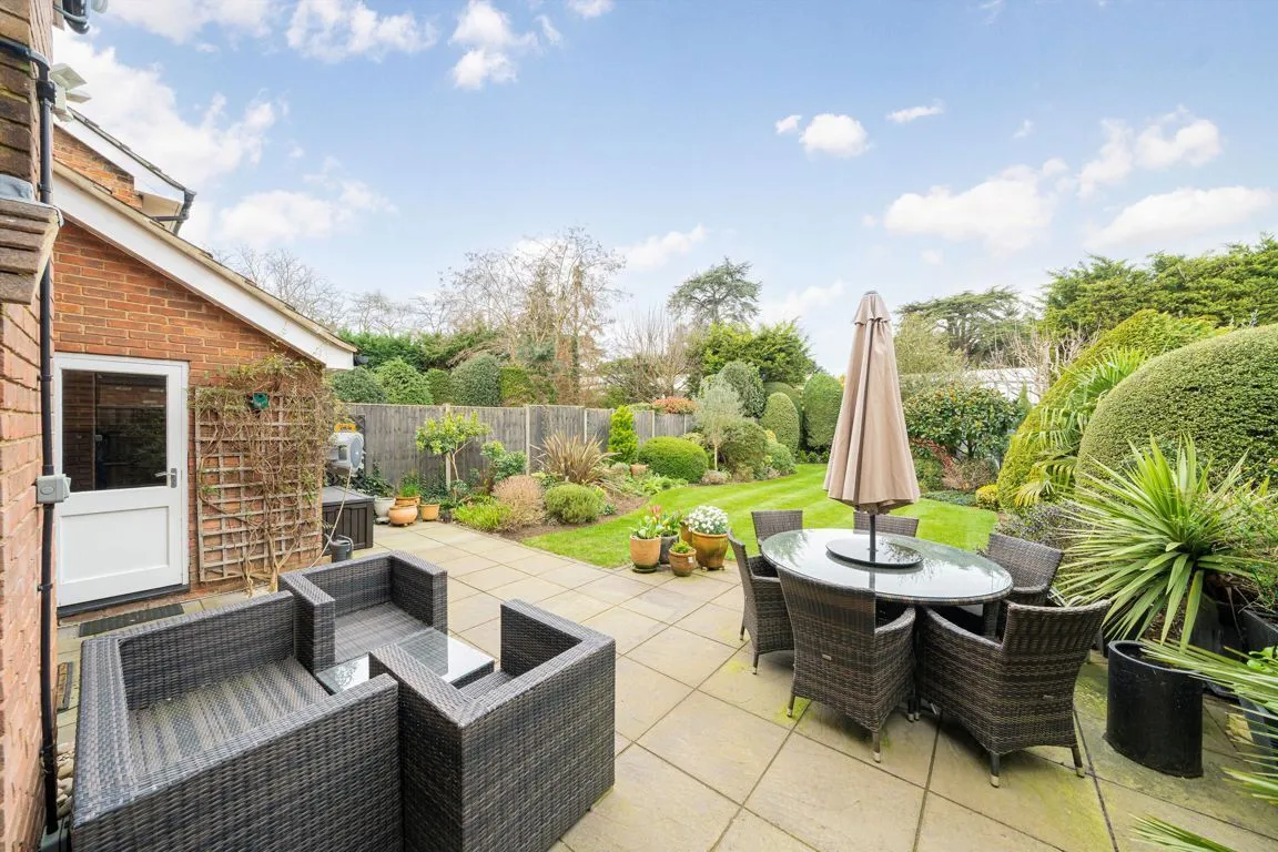 Village Close, Weybridge, KT13, photo 10