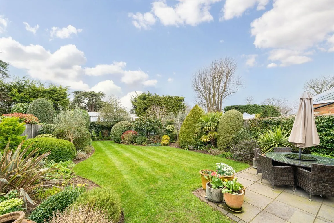 Village Close, Weybridge, KT13, photo 9