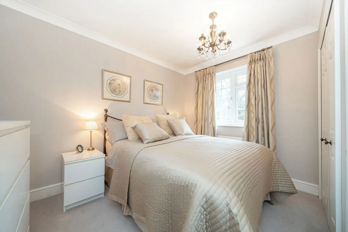 Village Close, Weybridge, KT13, photo 6