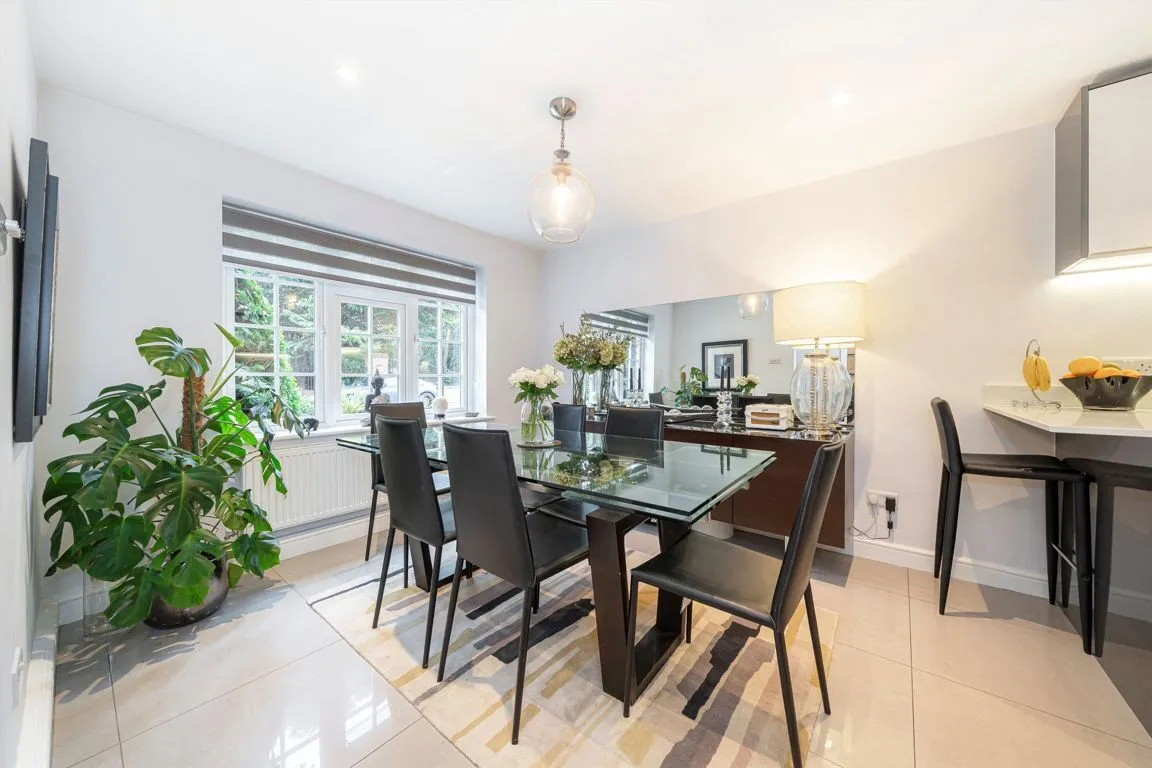 Village Close, Weybridge, KT13, photo 5