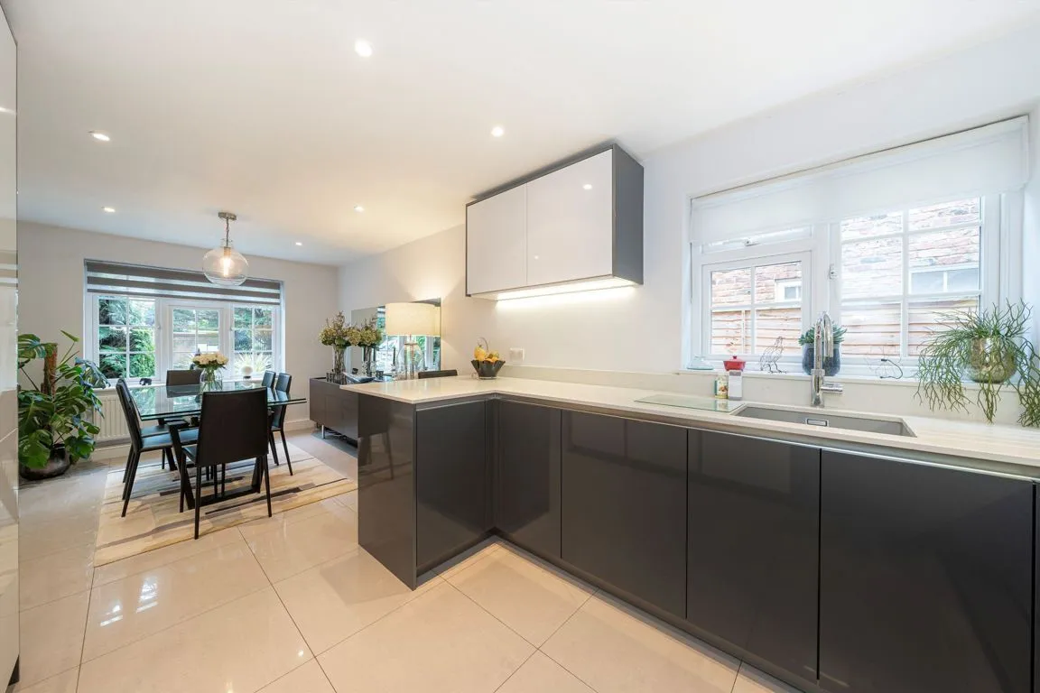 Village Close, Weybridge, KT13, photo 4