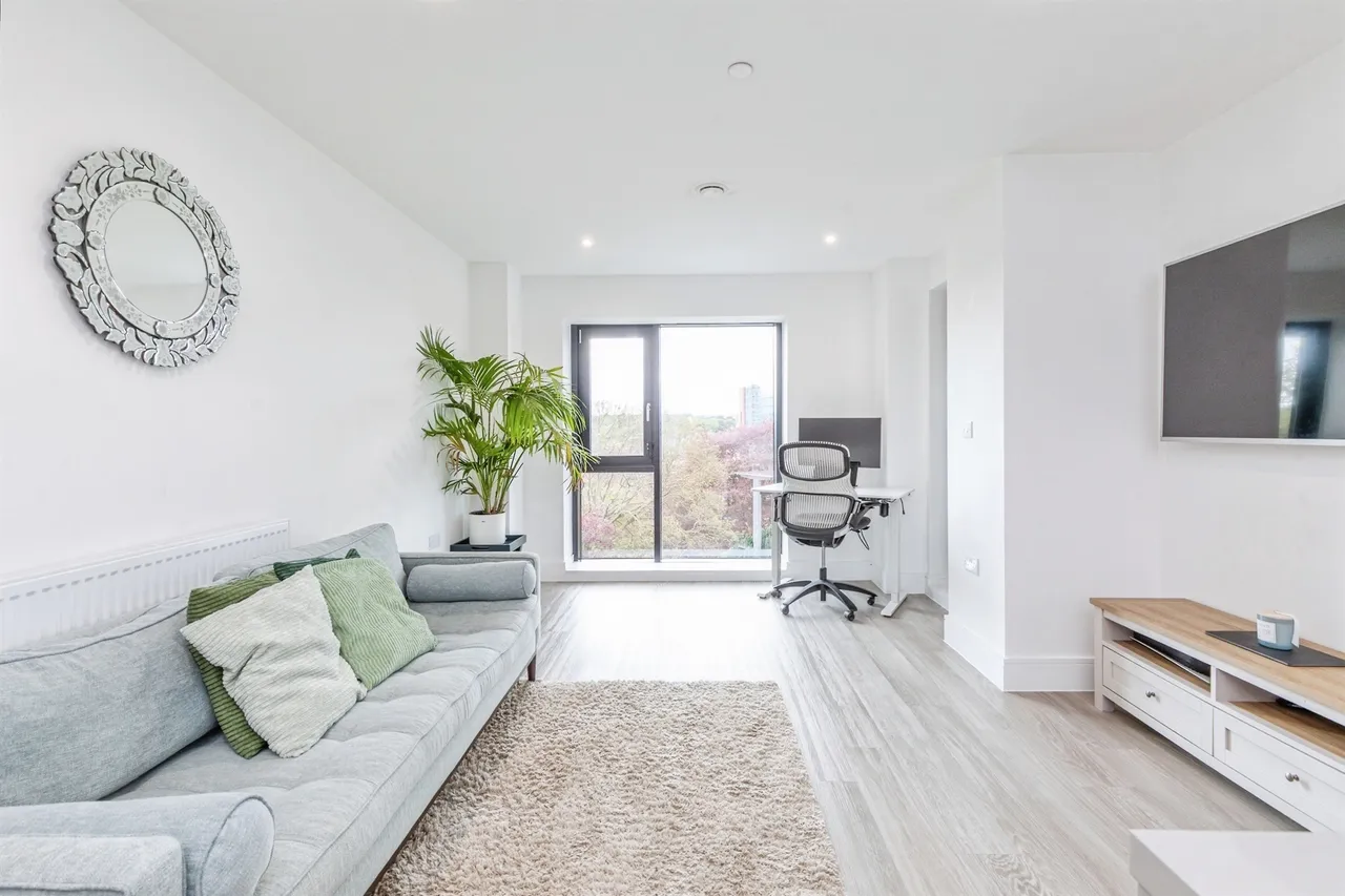 1 bed flat for sale — Whiffens Avenue, Chatham