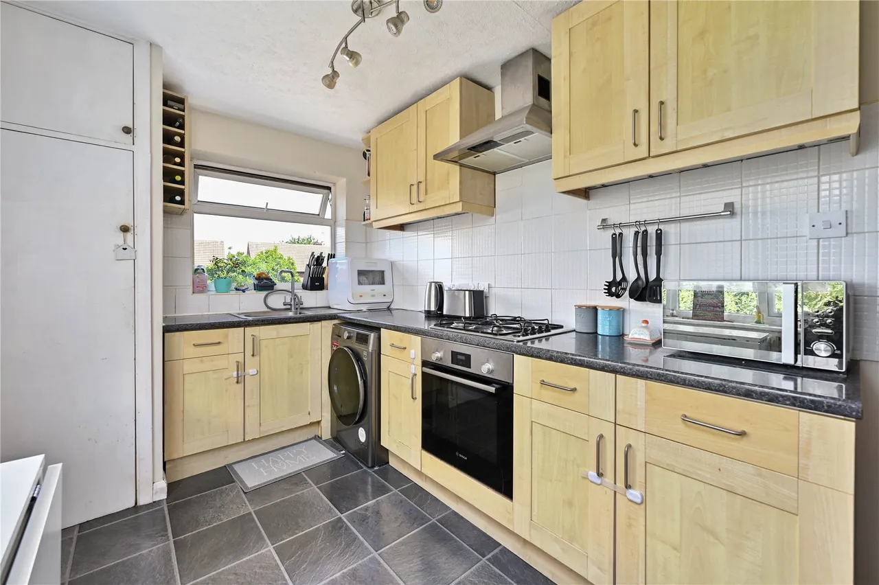 Chertsey Road, Ashford, TW15, photo 4
