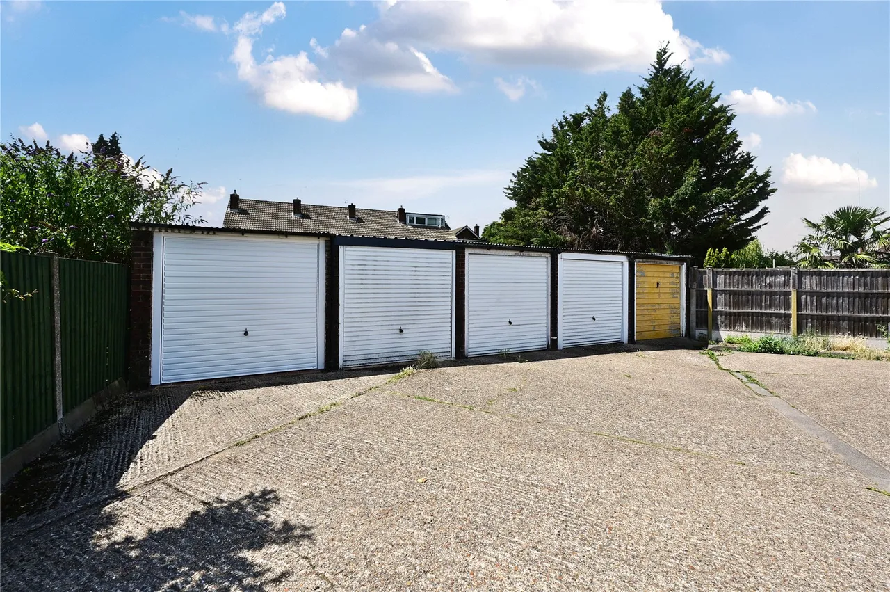 Chertsey Road, Ashford, TW15, photo 8
