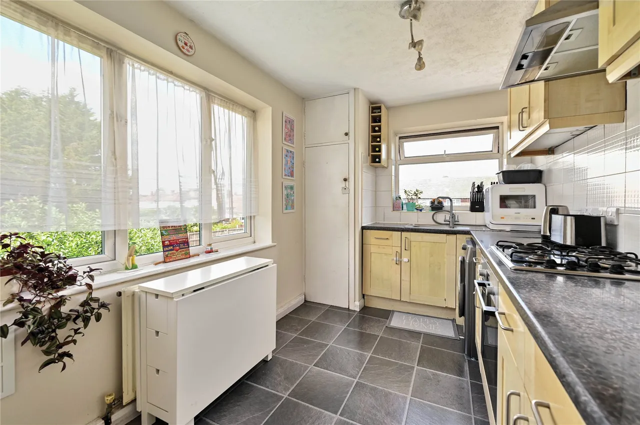 Chertsey Road, Ashford, TW15, photo 10