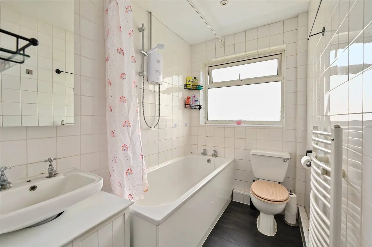 Chertsey Road, Ashford, TW15, photo 6
