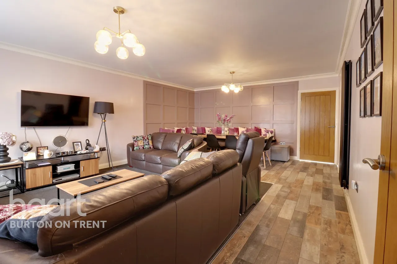 5 bed house for sale, Poplars Road, Burton-On-Trent, DE13