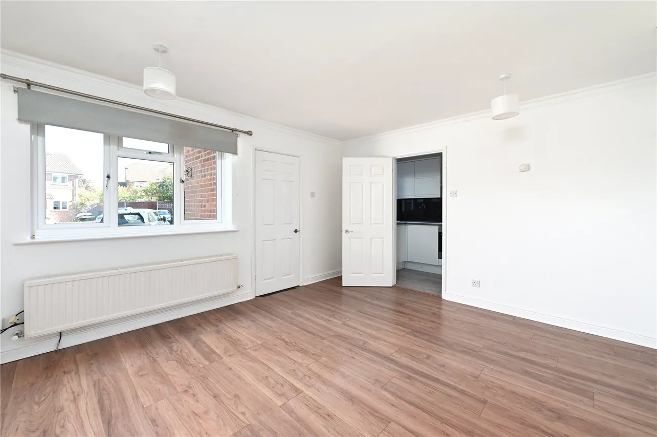 Throgmorton Road, Yateley, GU46, photo 3