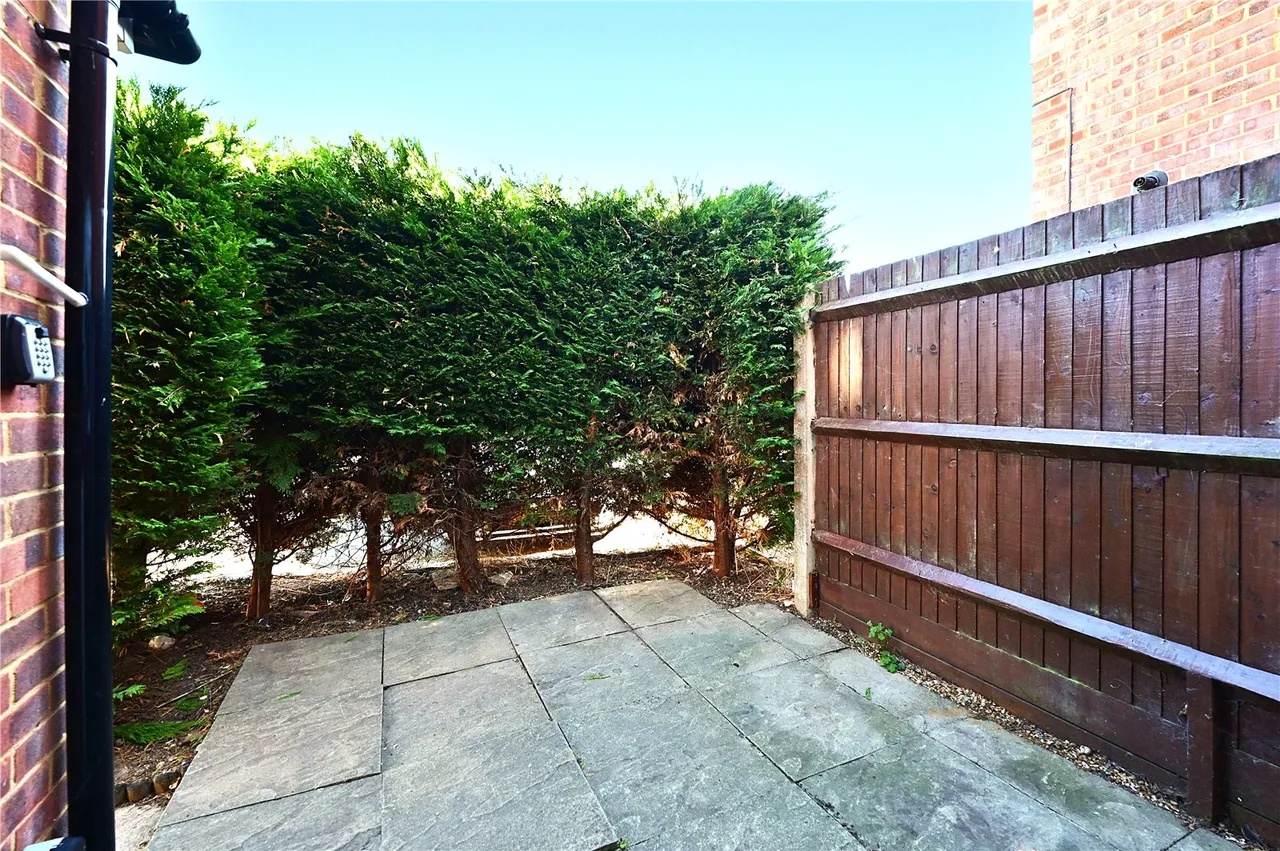 Throgmorton Road, Yateley, GU46, photo 6