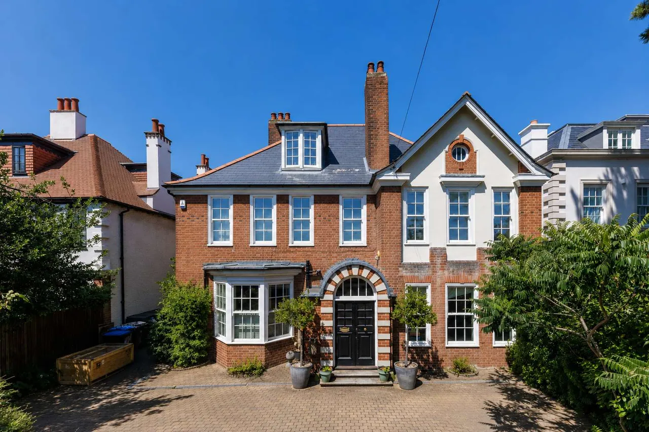 6 bed house for sale — Kingston Hill, Kingston upon Thames, KT2 7LN