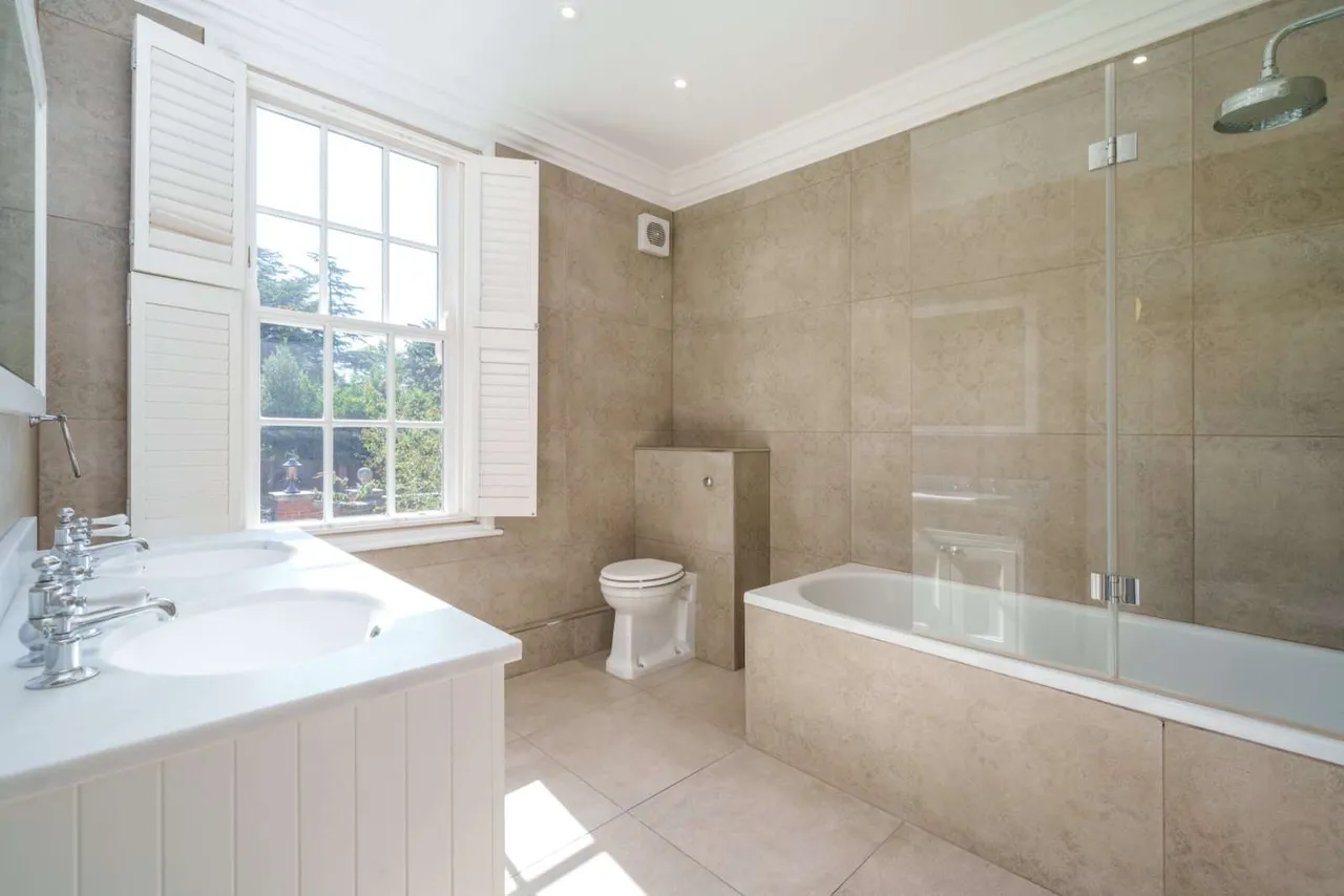 Kingston Hill, Kingston upon Thames, KT2 7LN, photo 12