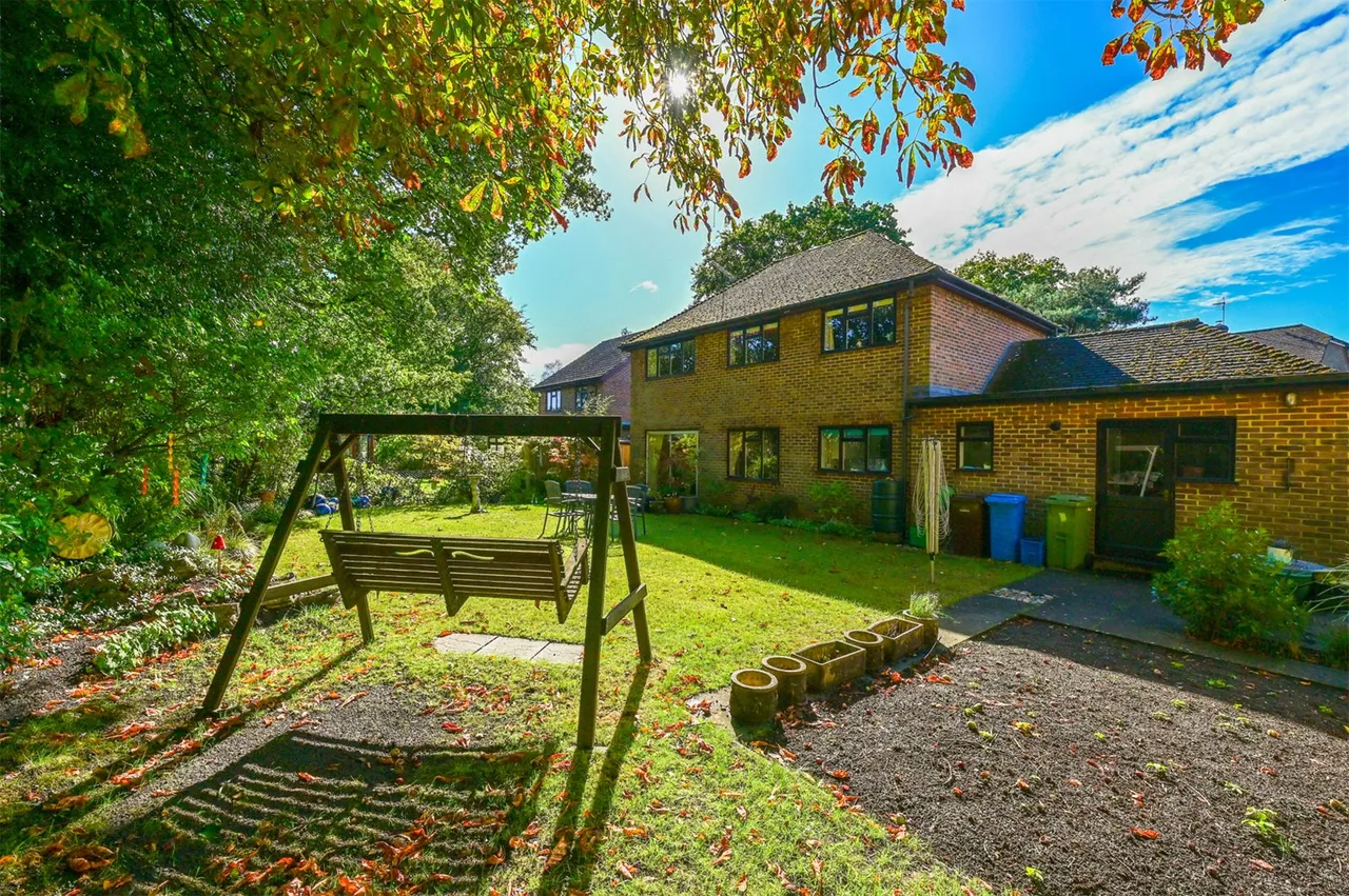 Broadhurst, Farnborough, Hampshire, GU14 9XA, photo 15