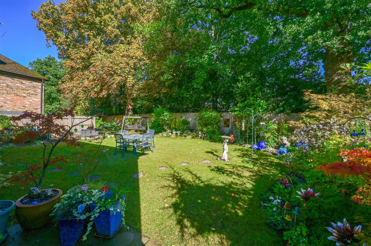 Broadhurst, Farnborough, Hampshire, GU14 9XA, photo 4