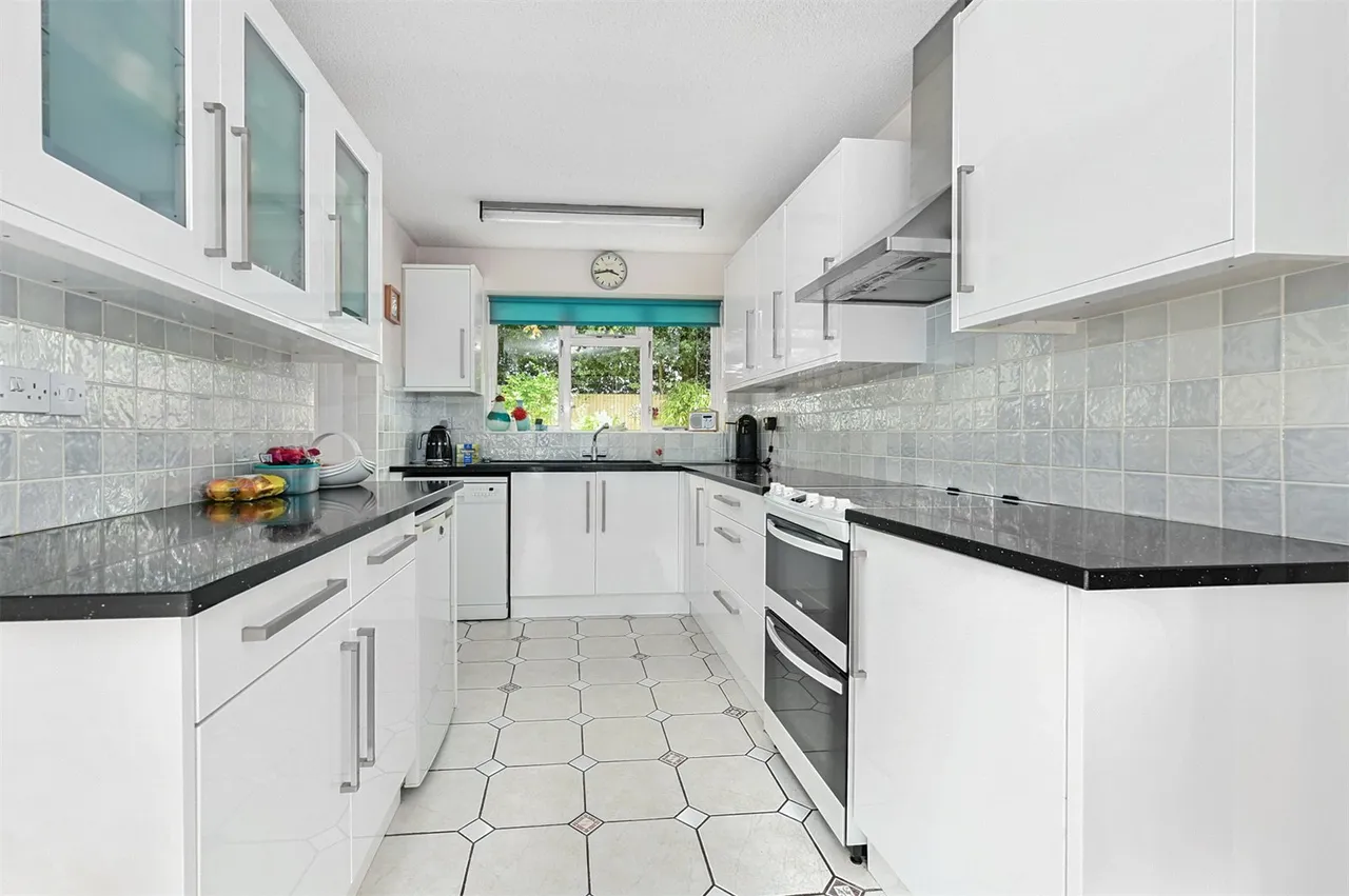 Broadhurst, Farnborough, Hampshire, GU14 9XA, photo 3