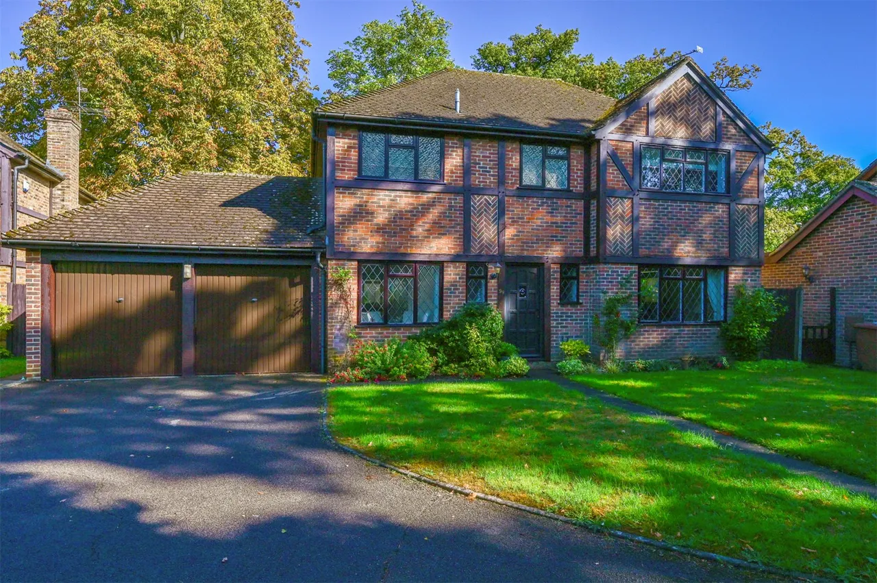 Broadhurst, Farnborough, Hampshire, GU14 9XA, photo 17