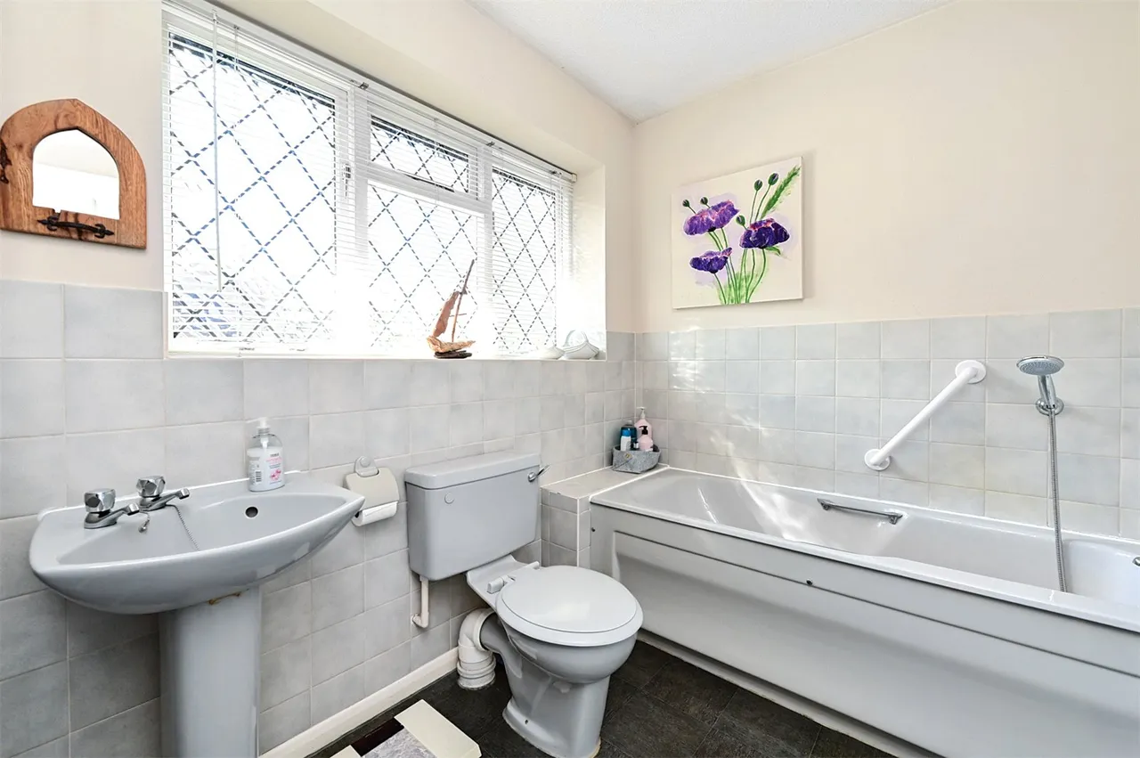 Broadhurst, Farnborough, Hampshire, GU14 9XA, photo 13